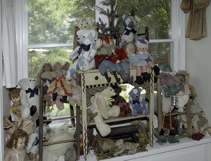 Mary L Weisfeld Living Estate Collection Abingdon Va. - Bears_and_Dolls.jpg
