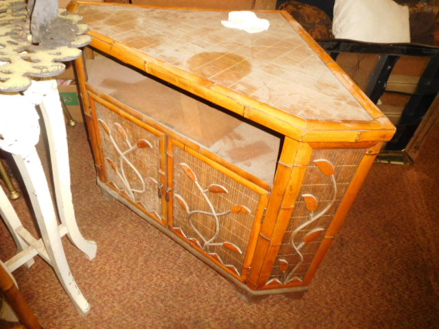Estate Auction with some cool items - DSCN1923.JPG