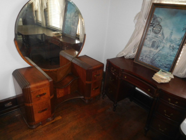 Massive Sunday  Antiques Estates Auction to benefit the Vineyard Fellowship Johnson City Tennessee - DSCN3372.JPG