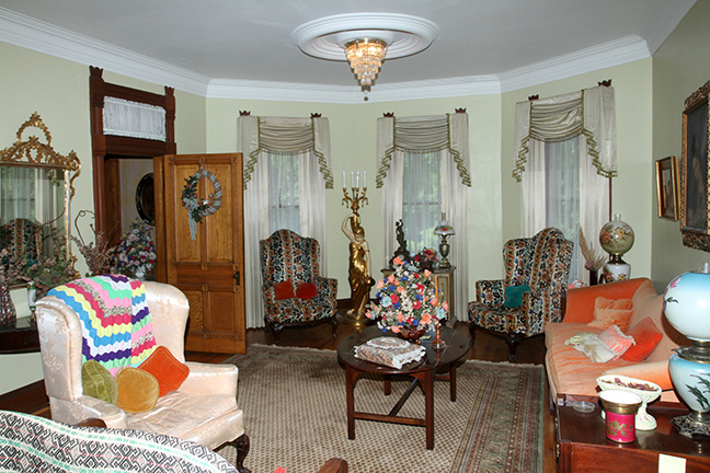 Historic Robins Roost American Queen Anne House, Antiques, Contents The Etta Mae Love Estate - JP_5402.jpg