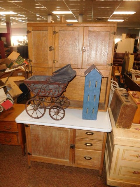 Living Estate of an Antique and Western Very Avid Collector - DSCN8456.JPG