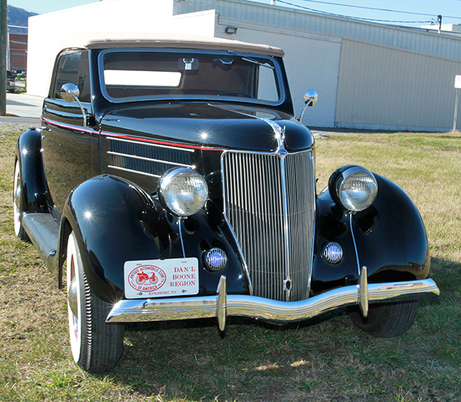 David Berry Estate Auction New Years Day-1935 LaSalle, 1936 Ford, Mascots, Antique Pharmacy items and more - 6099.jpg