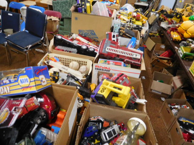 Estate Toy Collection and some Good Early NASCAR - DSCN0037.JPG