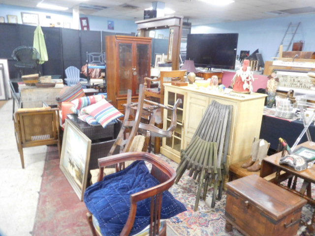 Sterling Sisters Memorial Day Monday Pop Up Estate Auction - DSCN9985.JPG