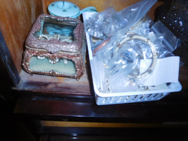 Judith Gregory Estate Auction - DSCN9785.JPG