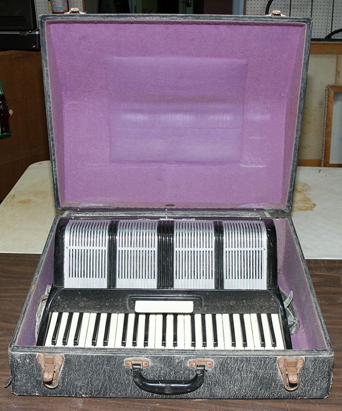 Annual Thanksgiving Auction - 0261.jpg